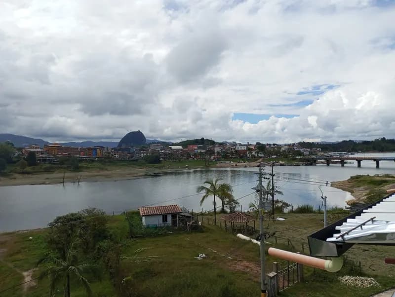 🏡SE VENDE  CASA EXCLUSIVA EN GUATAPÉ | VISTA ÚNICA AL LAGO Y EL PEÑÓN 3